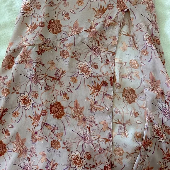 Beautiful floral maxi dress. - Picture 3 of 3